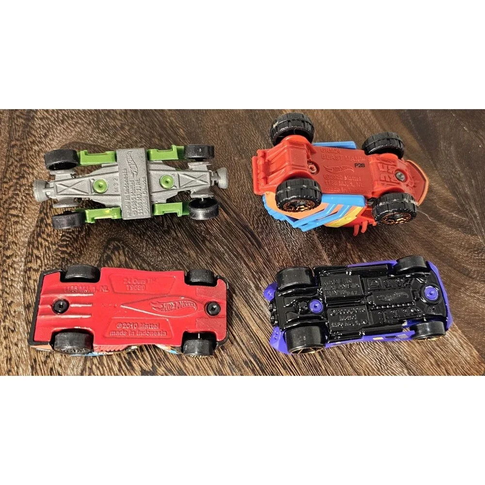 2010 Mattel 24 Ours T9680 Hot Wheels + 3 other Hot Wheels Lot of 4 total, used